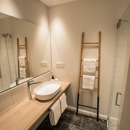 Ξενοδοχείο με διαμερίσματα Ueberfluss Serviced-apartments